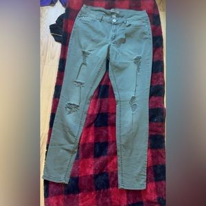 im selling skinny rip jeans size 10